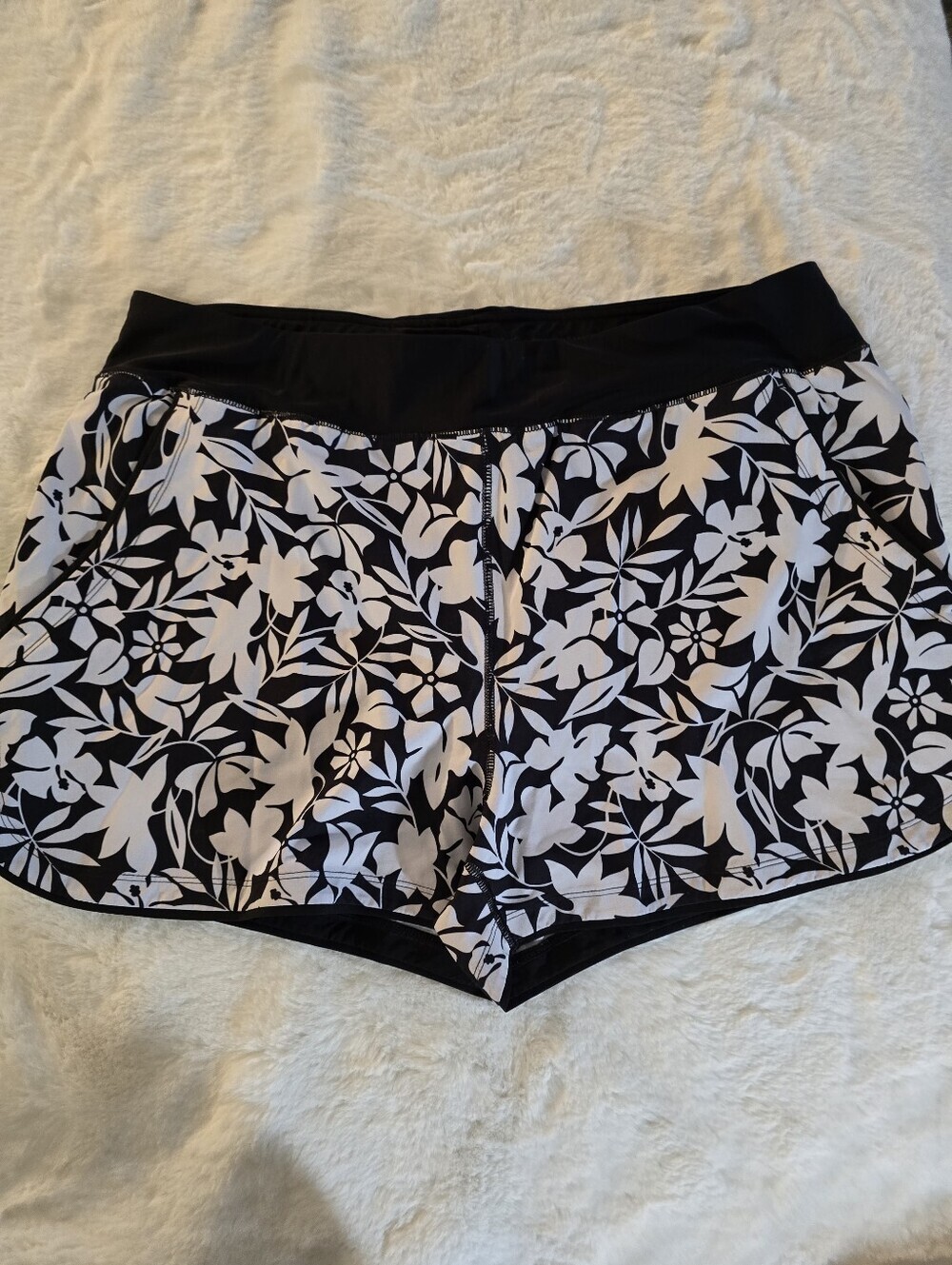 Lands' End Black and White Floral Tankini Top with Matching Swim Shorts (NWT) - Picture 7 of 13